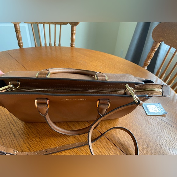 Michale Kors Purse - Picture 4 of 6